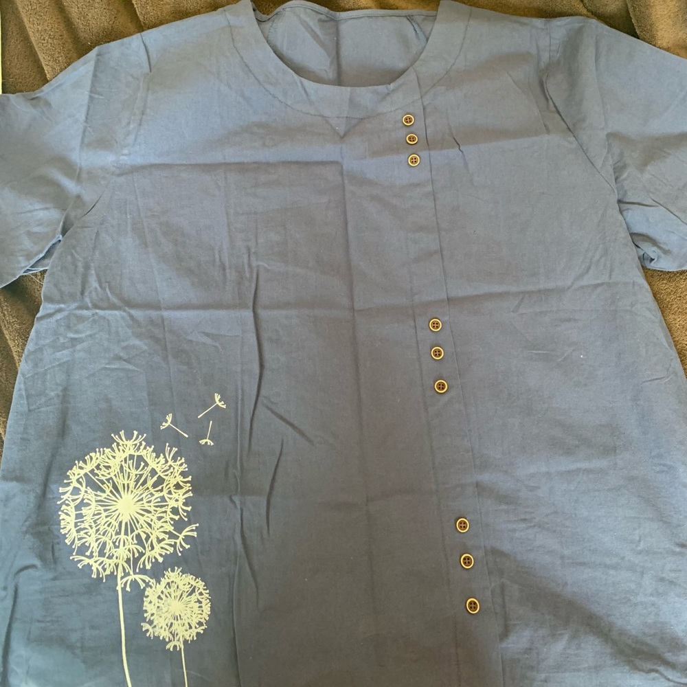 $5 & $10 sale - Cute short sleeve top with fun details